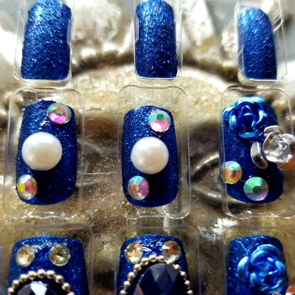 3/$25♥️ Press on Nails  Metallic Blue Rhinestone Design Nails New - Picture 3 of 6